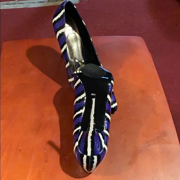 Pumps - Picture 3 of 4